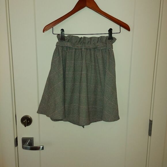 2/$20 H&M belted plaid skirt - Picture 5 of 5